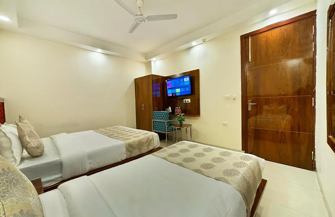 Hotel Emblem Suites Near Delhi Airport-1