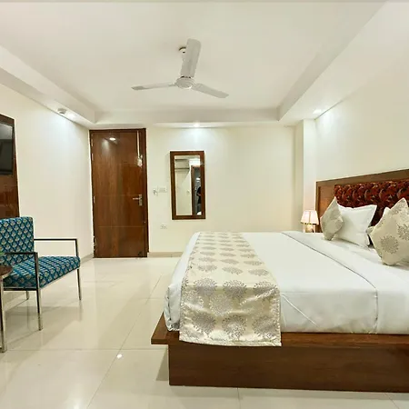 Hotel Emblem Suites Near Delhi Airport-3